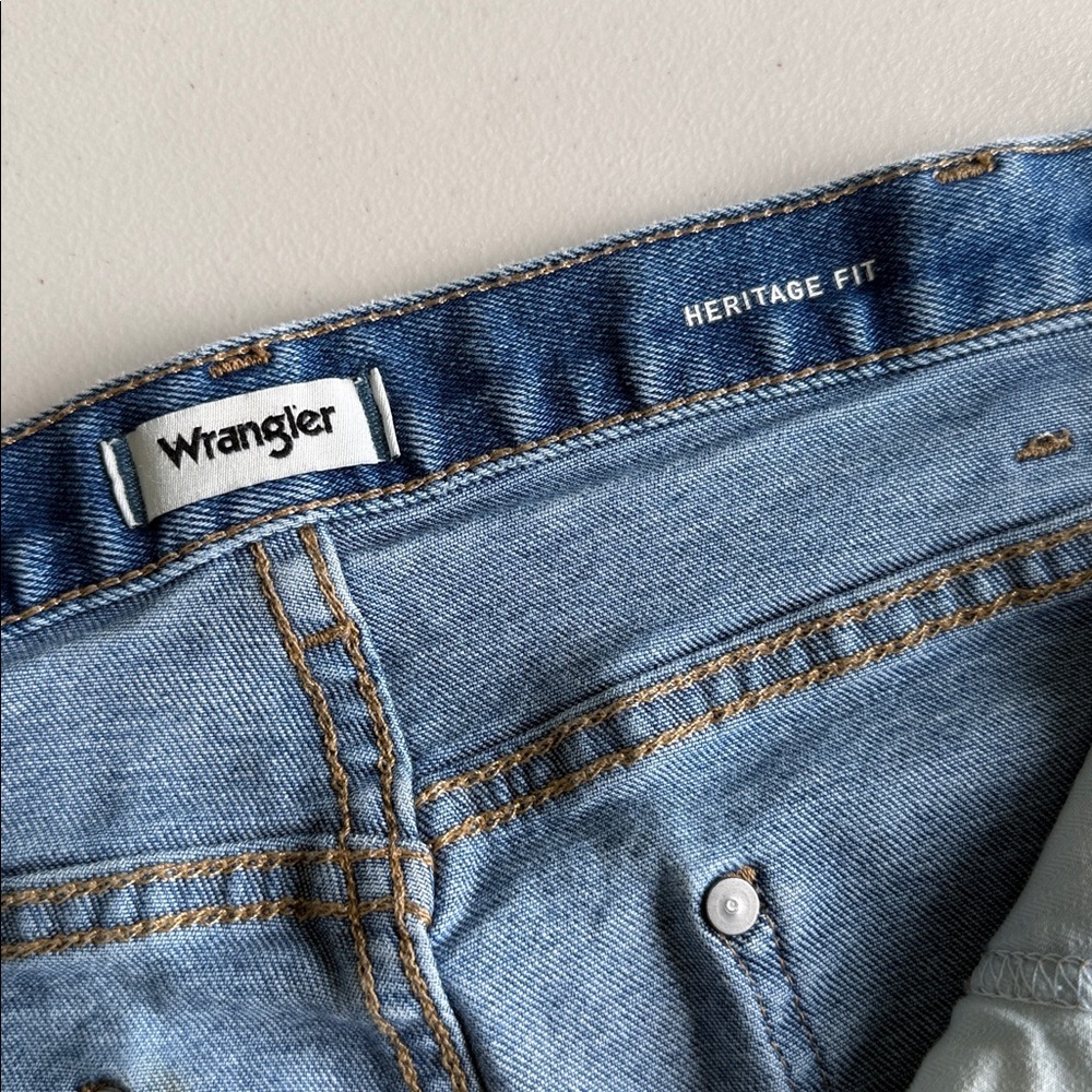 Wrangler Heritage Fit Jeans Medium Wash Women’s Size 30 - Picture 9 of 16